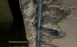 O2 Retiramos las partes afectadas y tratamos el hierro oxidado con un mortero cementoso anticorrosivo.