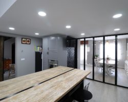 Renovación, reparación de fachada, mortero estructural, filtraciones, construcción, reforma, renovación, tornillos inoxidables, anclajes, comunidades, imprimación epoxi, pintura plástica, masilla color dorado, malla de refuerzo, impermeabilización en poliuretano, canalón de PVC, forrado de aluminio lacado, cubremuros, Burela, A Mariña, Lugo, Galicia. Construcciones A Basanta